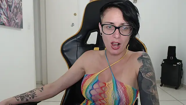 CrisBathoryxxx online show from 8, 12, 2024