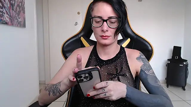 CrisBathoryxxx online show from 11, 12, 2024