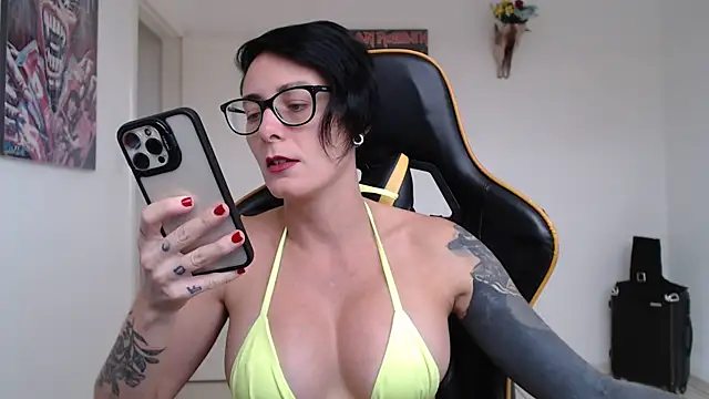 CrisBathoryxxx online show from 22, 12, 2024