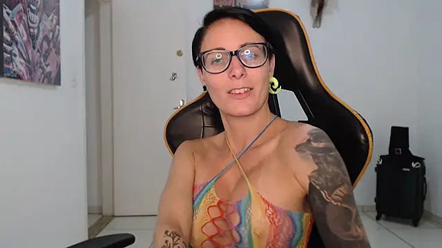 CrisBathoryxxx online show from 11, 1, 2025