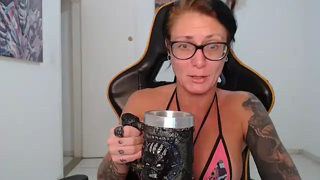 CrisBathoryxxx online show from 1, 3, 2025