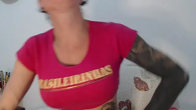 CrisBathoryxxx online show from 13, 9, 2025