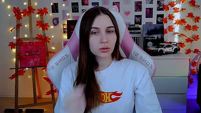 Snapshot of AliceCharmy chatting on 8, 11, 2025 AliceCharmy online show from 8, 11, 2025