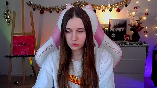 Snapshot of AliceCharmy chatting on 21, 12, 2025 AliceCharmy online show from 21, 12, 2025