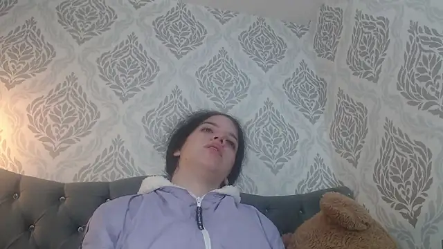 EmmaCowperr online show from 17, 3, 2025