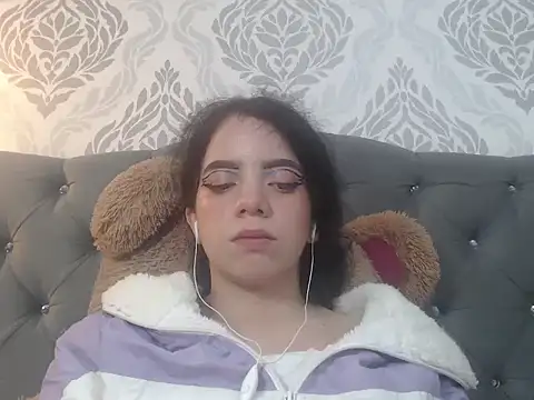 EmmaCowperr online show from 17, 3, 2025