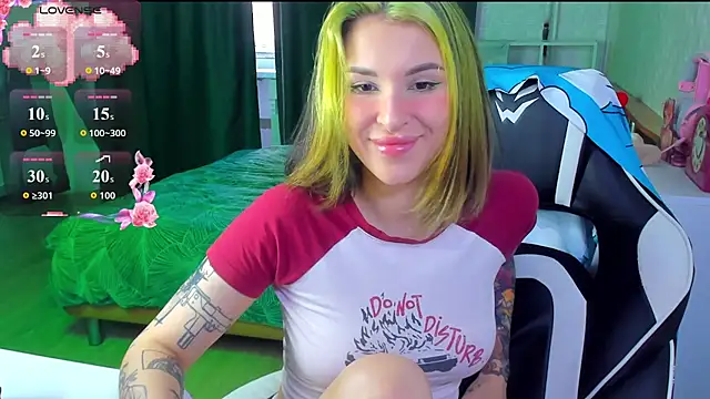 Snapshot of folinskayyya chatting on 18, 7, 2026 folinskayyya online show from 18, 7, 2026