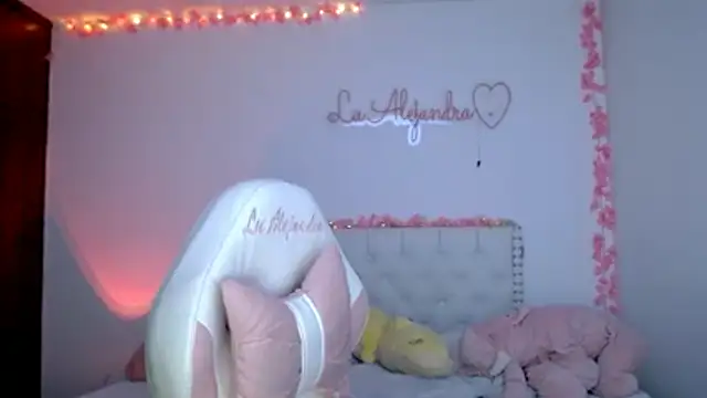 alee lenoxx online show from 7, 7, 2026