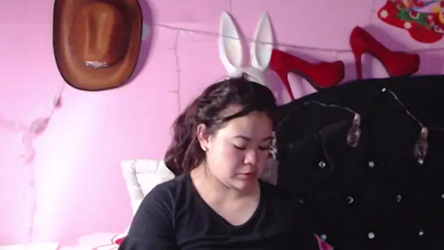 Snapshot of NikkiRous_ chatting on 4, 1, 2025 NikkiRous online show from 4, 1, 2025