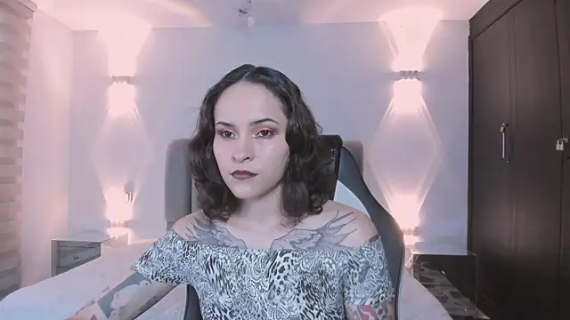 AnnyThompson  online show from 8, 1, 2026