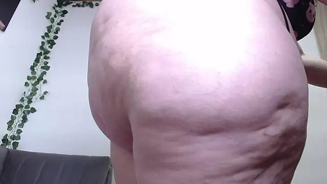 Zoe Curvy online show from 25, 2, 2025