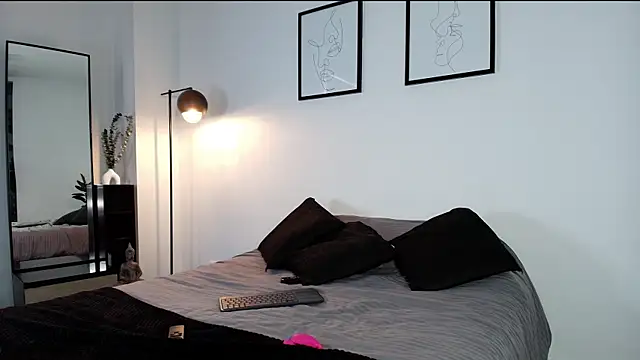 milaivanova online show from 25, 1, 2025