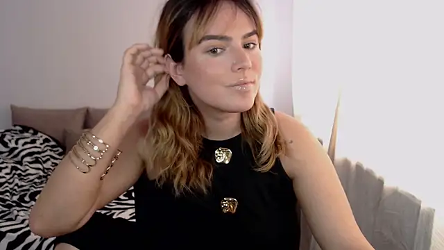 Snapshot of ChloeJewel1 chatting on 23, 3, 2026 ChloeJewel1 online show from 23, 3, 2026