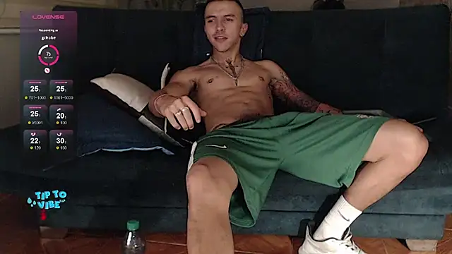 Snapshot of rogert_xx chatting on 21, 1, 2025 rogert xx online show from 21, 1, 2025