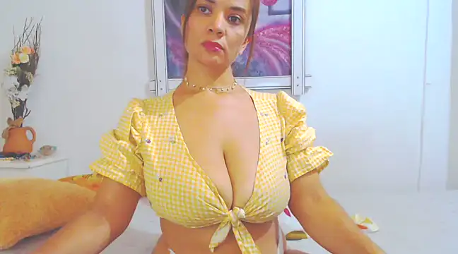 Snapshot of SoniaGresson chatting on 8, 3, 2025 SoniaGresson online show from 8, 3, 2025
