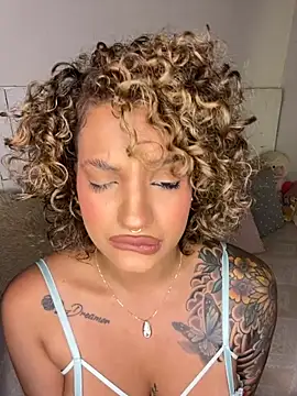 Snapshot of Arianabromw chatting on 28, 11, 2025 Arianabromw online show from 28, 11, 2025