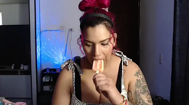 Snapshot of CarolinaRincon chatting on 8, 2, 2025 CarolinaRincon online show from 8, 2, 2025