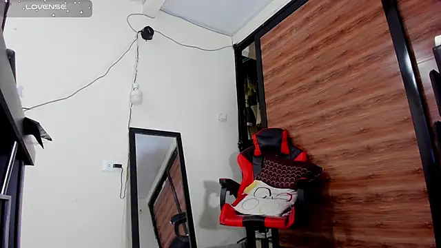 AlejoKhalifa  online show from 4, 10, 2025