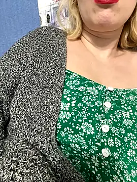 Yourdirtybitch online show from 12, 9, 2025