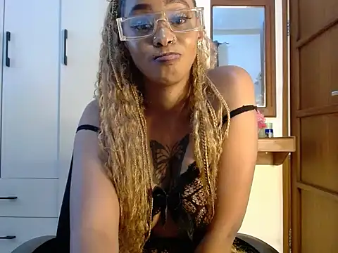 Snapshot of queencydoll chatting on 3, 6, 2026 queencydoll online show from 3, 6, 2026