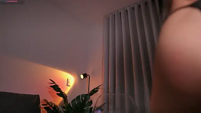 GigiLee  online show from 15, 11, 2025