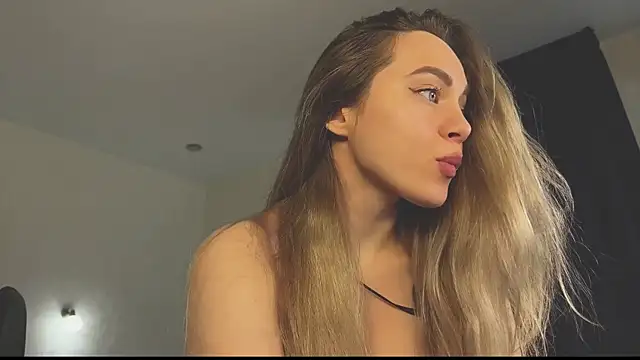 Snapshot of hotexclusive_ chatting on 7, 3, 2025 hotexclusive  online show from 7, 3, 2025