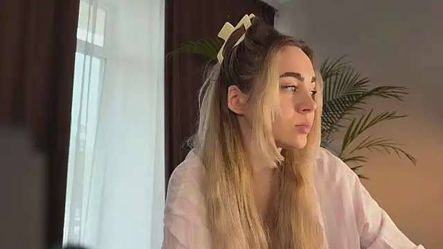 hotexclusive  online show from 13, 4, 2026