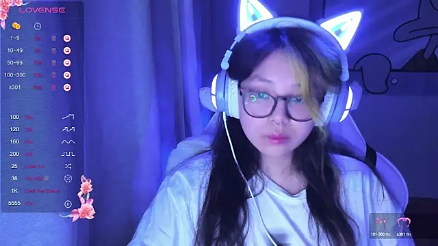 Snapshot of maydaykimmy chatting on 8, 2, 2025 maydaykimmy online show from 8, 2, 2025