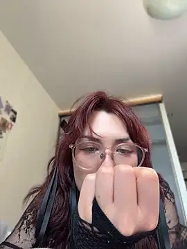 Evangeline Lawrence  online show from 19, 4, 2026