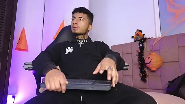 JuanCamiilo 66 online show from 5, 11, 2025