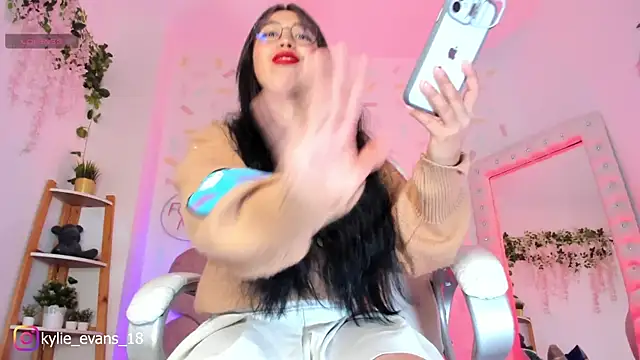 Snapshot of evelyn_evans_1 chatting on 11, 3, 2025 evelyn evans 1 online show from 11, 3, 2025