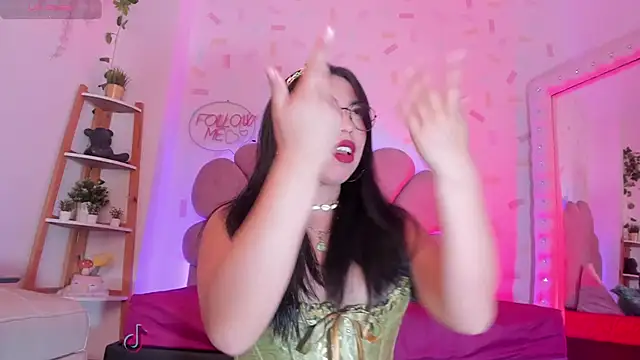 Snapshot of evelyn_evans_1 chatting on 9, 11, 2025 evelyn evans 1 online show from 9, 11, 2025