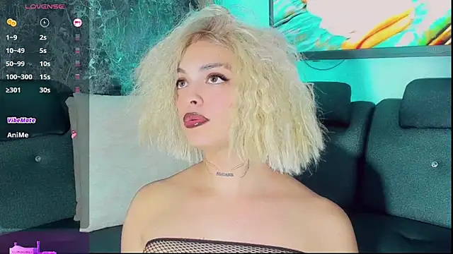 Emmaa Saenz  online show from 5, 11, 2025