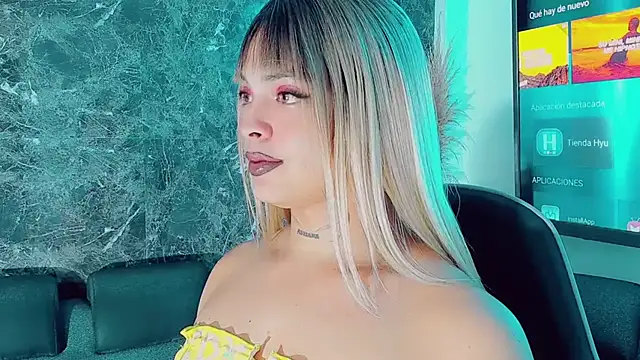 Emmaa Saenz  online show from 9, 1, 2026