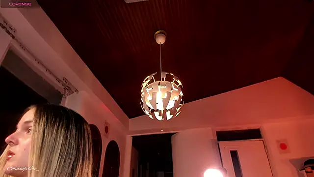 misschloe   online show from 29, 3, 2026