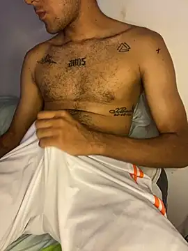 Snapshot of santi_latino chatting on 20, 10, 2025 santi latino online show from 20, 10, 2025