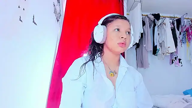 Emily Coper18 online show from 14, 12, 2025