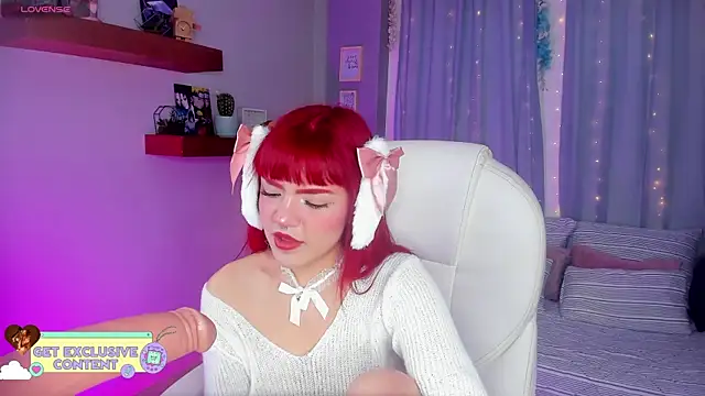 Snapshot of Tiny__Emmy chatting on 19, 12, 2024 Tiny Emmy online show from 19, 12, 2024