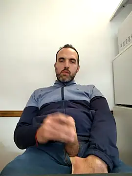 leon3875 online show from 28, 10, 2025