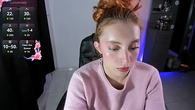 Snapshot of Violetaarey chatting on 11, 5, 2026 Violetaarey online show from 11, 5, 2026