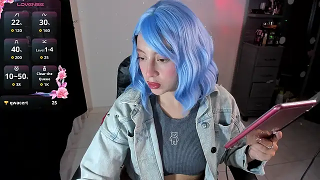 Snapshot of Violetaarey chatting on 12, 5, 2026 Violetaarey online show from 12, 5, 2026