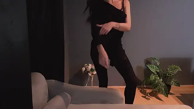 Saintrebella online show from 30, 10, 2025