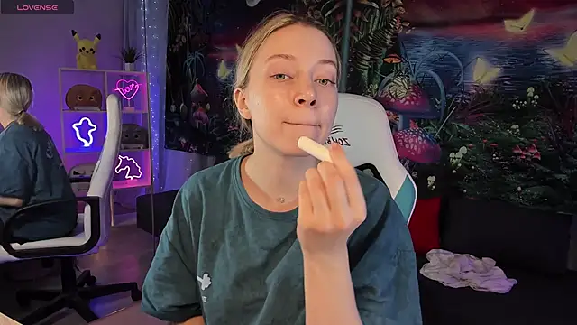 Snapshot of TiffanyBatson chatting on 3, 12, 2024 TiffanyBatson online show from 3, 12, 2024