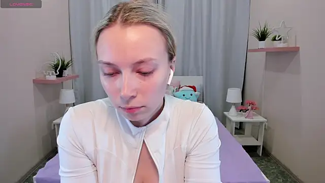 Snapshot of TiffanyBatson chatting on 6, 12, 2024 TiffanyBatson online show from 6, 12, 2024