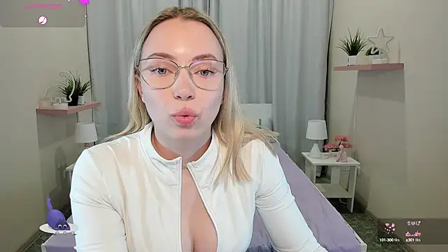 Snapshot of TiffanyBatson chatting on 8, 1, 2025 TiffanyBatson online show from 8, 1, 2025