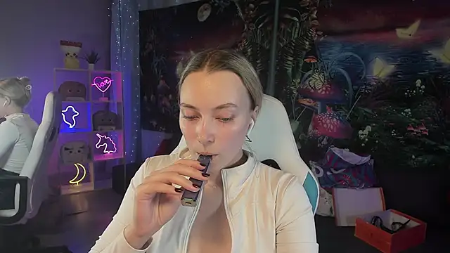 Snapshot of TiffanyBatson chatting on 5, 2, 2025 TiffanyBatson online show from 5, 2, 2025