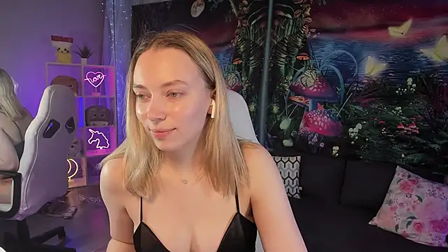 Snapshot of TiffanyBatson chatting on 6, 2, 2025 TiffanyBatson online show from 6, 2, 2025