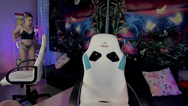 Snapshot of TiffanyBatson chatting on 8, 2, 2025 TiffanyBatson online show from 8, 2, 2025