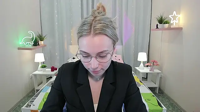 Snapshot of TiffanyBatson chatting on 6, 3, 2025 TiffanyBatson online show from 6, 3, 2025