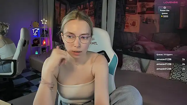 Snapshot of TiffanyBatson chatting on 13, 3, 2025 TiffanyBatson online show from 13, 3, 2025